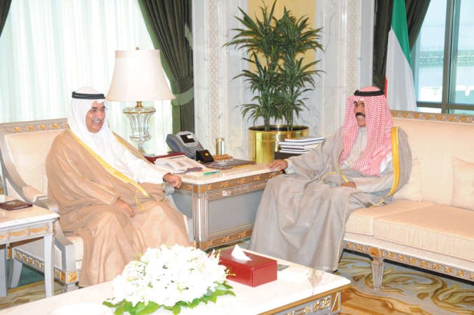 سمو ولي العهد خلال استقباله د عبدالمحسن المدعج 