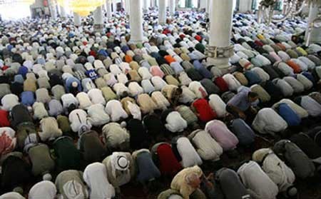 بالفيديو.. المسلمون يصلَّون الفجر خطأً منذ 100 عام
