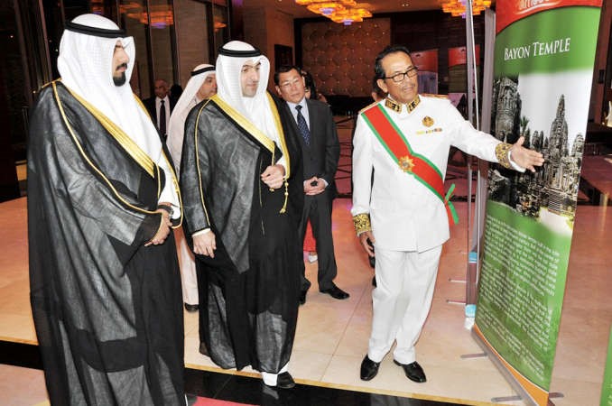 السفير الكمبودي يطلع ابل على معالم كمبوديا التاريخية				احمد علي ﻿