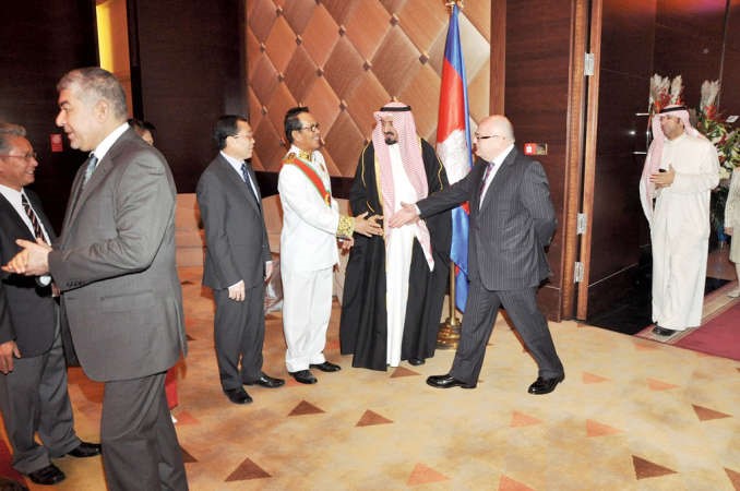 السفير اللبناني مباركا ﻿