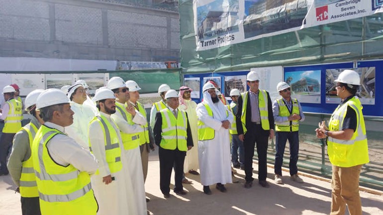 دبدر العيسى وحمود الحمدان ودمحمد الحويلة ودعبداللطيف البدر خلال الجولة﻿