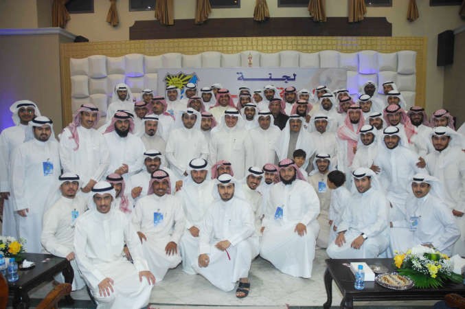 النائب عسكر العنزي متوسطا عددا من اعضاء اللجنة﻿