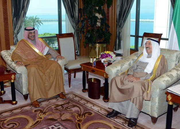 صاحب السمو الامير الشيخ صباح الاحمد مستقبلا الشيخ صباح الخالد 