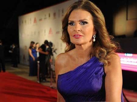 الفنانة يسرا