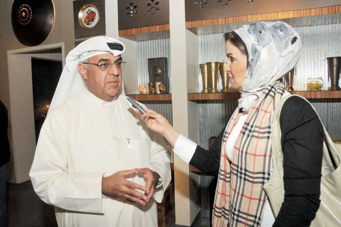 الشيخ جابر الفيصل متحدثا الى الزميلة هالة عمران