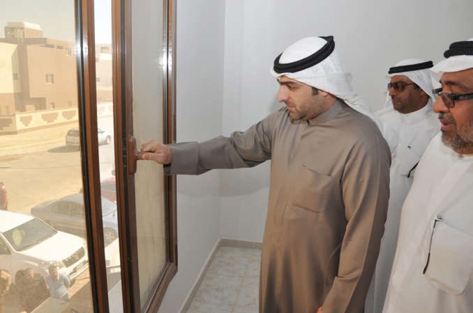 ومتفقدا جودة الانجاز﻿