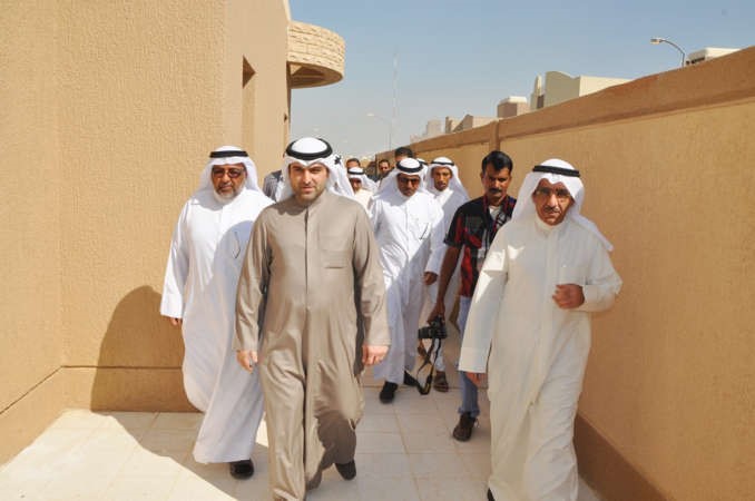 جانب من جولة الوزير ابل بين مرافق المدينة﻿