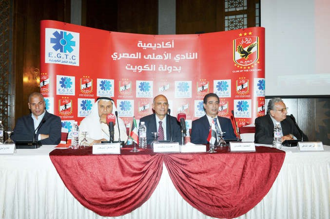 عثمان ووحيد والمشعان خلال المؤتمر الصحافي ﻿