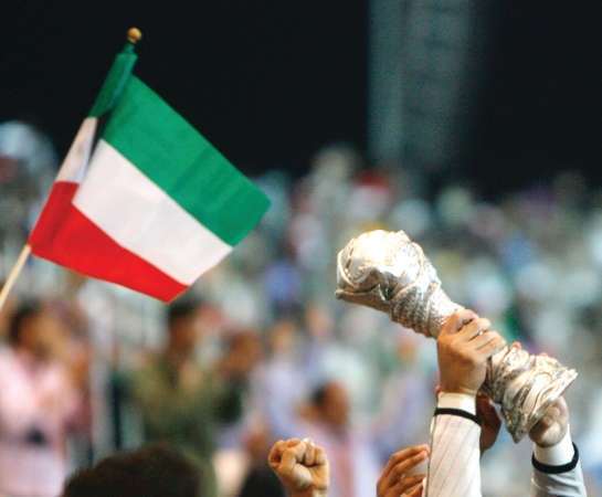 الأزرق المرعب ذو الرقم 10.. مرشح رغم كل شيء