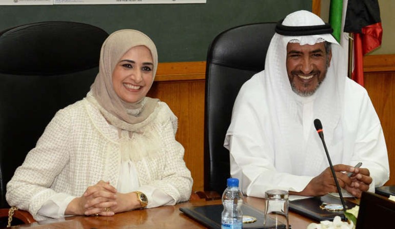 دناجي المطيري ومريم العقيل خلال المؤتمر الصحافي﻿