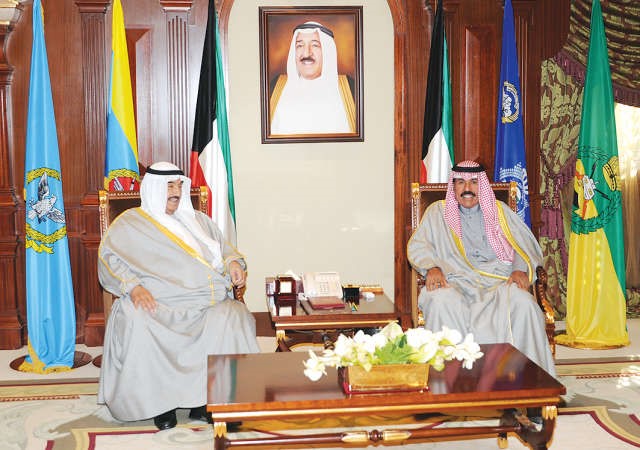 سمو ولي العهد الشيخ نواف الاحمد مستقبلا سمو الشيخ ناصر المحمد﻿