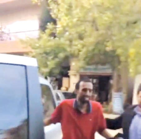 المواطن مسفر الهاجري بعد اطلاق سراحه 