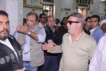 بالفيديو والصور.. دموع النجوم في وداع معالي زايد.. وشيرين وسماح انور تصران على نزول قبرها
