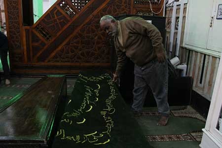 بالفيديو والصور.. دموع النجوم في وداع معالي زايد.. وشيرين وسماح انور تصران على نزول قبرها