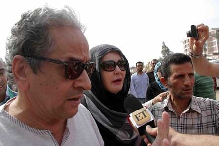 بالفيديو والصور.. دموع النجوم في وداع معالي زايد.. وشيرين وسماح انور تصران على نزول قبرها