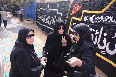 بالفيديو والصور.. دموع النجوم في وداع معالي زايد.. وشيرين وسماح انور تصران على نزول قبرها