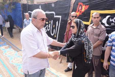 بالفيديو والصور.. دموع النجوم في وداع معالي زايد.. وشيرين وسماح انور تصران على نزول قبرها