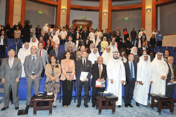 السفير الفرنسي كريستيان نخلة والسفير البريطاني ماثيو لودج ودعبداللطيف البدر في مقدمة الحضور					محمد هاشم﻿