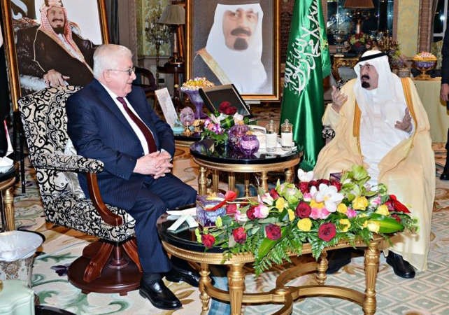 خادم الحرمين الملك عبد الله بن عبد العزيز خلال اجتماعه مع الرئيس العراقي فؤاد معصوم في الرياض 	واس﻿