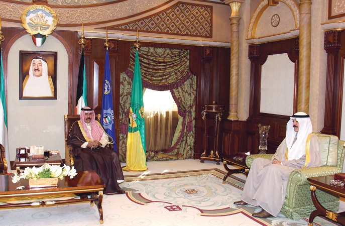 سمو ولي العهد الشيخ نواف الاحمد خلال استقباله الشيخ محمد الخالد﻿