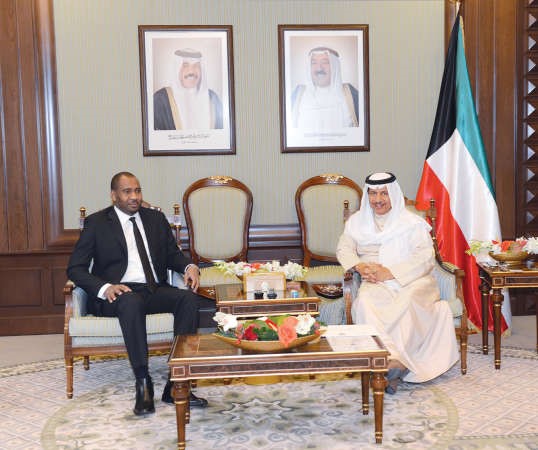 سمو رئيس مجلس الوزراء الشيخ جابر المبارك مستقبلا سفير تشاد علي احمد اغبش﻿