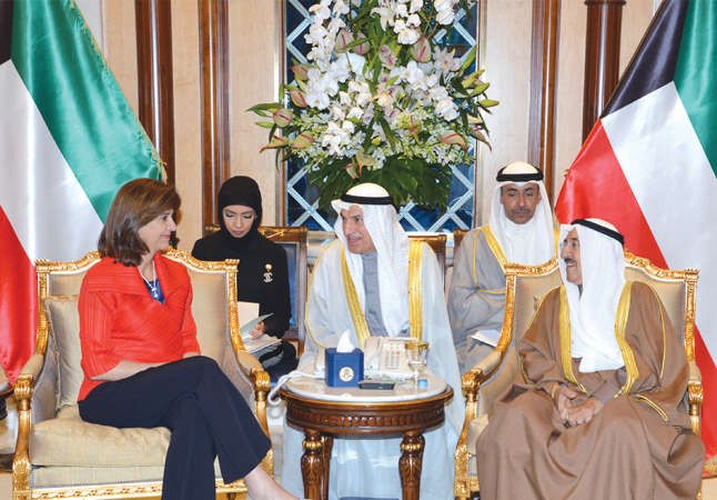 صاحب السمو الامير الشيخ صباح الاحمد مستقبلا وزيرة خارجية كولومبيا ﻿