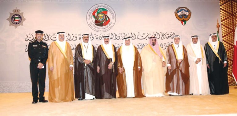 الفريق سليمان الفهد متوسطا وكلاء وزارات الداخلية بدول مجلس التعاون الخليجي خلال الاجتماع﻿