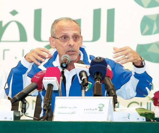 مدرب الازرق فييرا يتحدث في المؤتمر الصحافي﻿