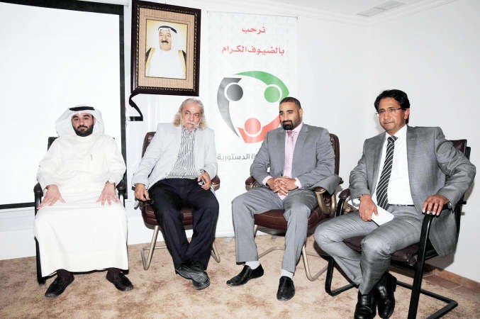المتحدثون في الندوة	محمد خلوصي﻿