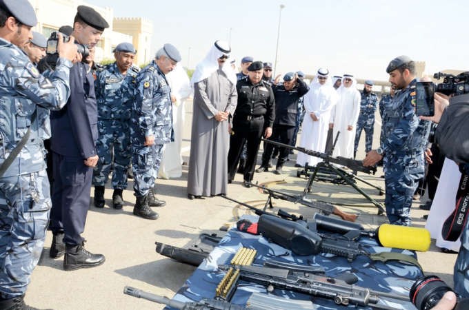 الخالد يعاين الاسلحة الحديثة للقوات الخاصة ﻿