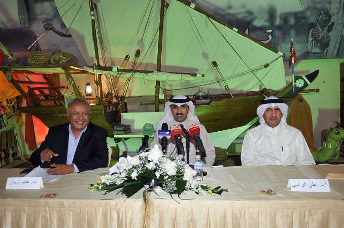 دغانم النجار ودعلي الزعبي يشاركان في احتفالية الدستور في بيت العثمان يتوسطهما مشاري العنزي﻿