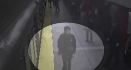 بالفيديو.. كاميرا مراقبة ترصد لصاً سرق هاتف امرأة ماتت في حادث