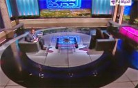 بالفيديو.. مصرية منتقبة تشرح حالتها الصعبة على الهواء: انا نصي راجل ونصي ست !