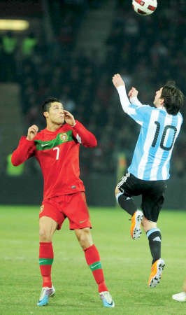 اختلاف تام لرونالدو وميسي مع المنتخب والنادي