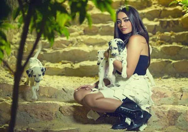 بالصور.. راندا البحيري تشعل فيسبوك بإطلالة مثيرة