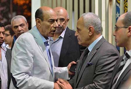 بالصور.. حشد النجوم في عزاء معالي زايد.. زينة تتشاجر مع الصحفيين.. ومحمد رمضان يثير أزمة
