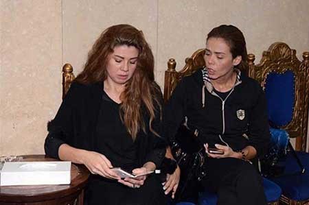 بالصور.. حشد النجوم في عزاء معالي زايد.. زينة تتشاجر مع الصحفيين.. ومحمد رمضان يثير أزمة