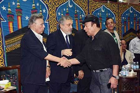 بالصور.. حشد النجوم في عزاء معالي زايد.. زينة تتشاجر مع الصحفيين.. ومحمد رمضان يثير أزمة