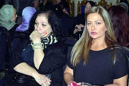 بالصور.. حشد النجوم في عزاء معالي زايد.. زينة تتشاجر مع الصحفيين.. ومحمد رمضان يثير أزمة