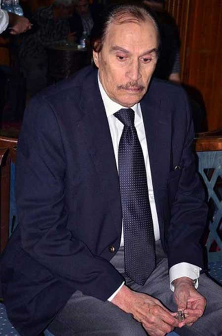 بالصور.. حشد النجوم في عزاء معالي زايد.. زينة تتشاجر مع الصحفيين.. ومحمد رمضان يثير أزمة