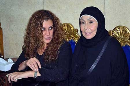 بالصور.. حشد النجوم في عزاء معالي زايد.. زينة تتشاجر مع الصحفيين.. ومحمد رمضان يثير أزمة