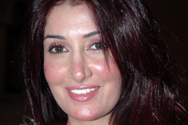 غادة عبد الرازق تتمسك بأحمد عز رغم أزمته
