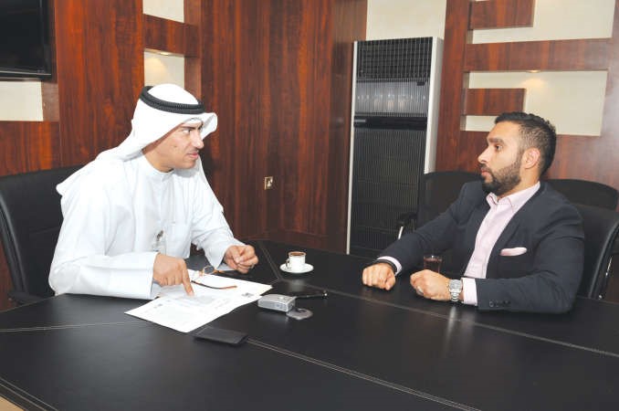 دمحمد جمال يتحدث للزميل محمد هلال الخالدي 	قاسم باشا﻿