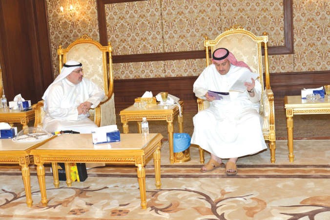 الشيخ فيصل الحمود خلال لقائه م احمد الحصان ﻿