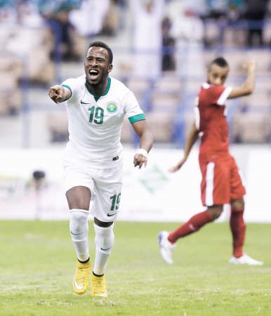 السعودية تبحث عن الانتصار الأول أمام البحرين