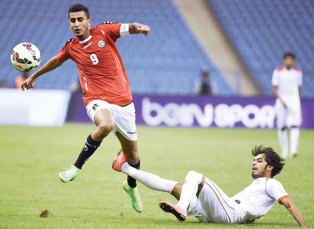 السعودية تبحث عن الانتصار الأول أمام البحرين