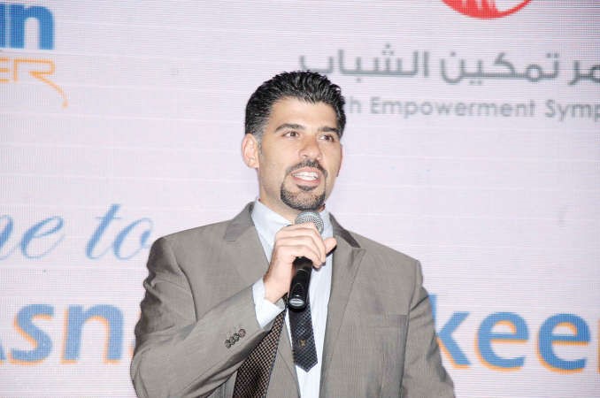 د عيسى العيسى متحدثا