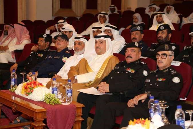 الشيخ مشعل الجابر واللواء عبدالفتاح العلي في مقدمة الحضور