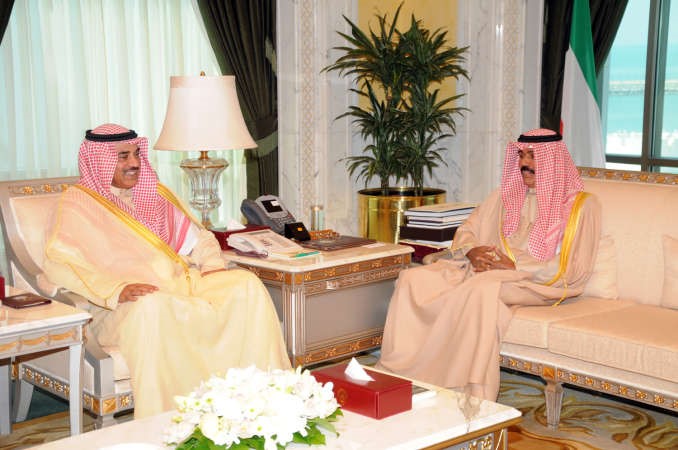 سمو ولي العهد الشيخ نواف الاحمد مستقبلا الشيخ صباح الخالد 