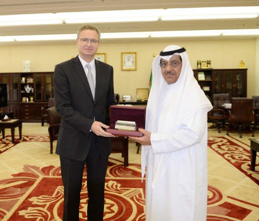 نائب رئيس مجلس الامة مبارك الخرينج خلال استقباله سفير التشيك